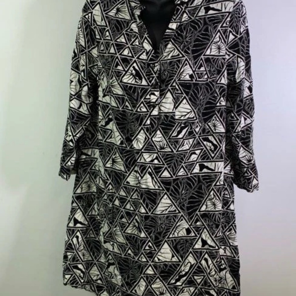 Hawaii’s Finest Long Sleeve Botton Aloha Print Med